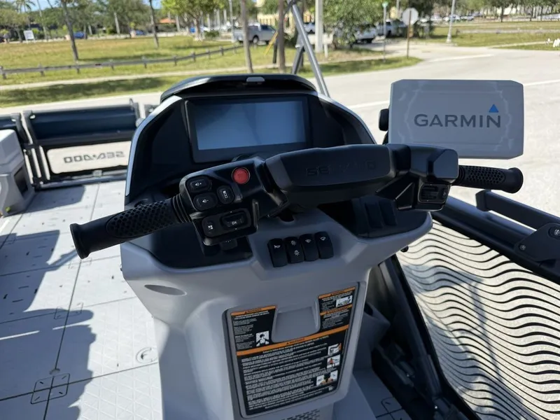 Slide: The Image of Sea-Doo Switch Cruise Limited 21 2025 - 11