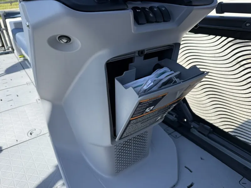 Slide: The Image of Sea-Doo Switch Cruise Limited 21 2025 - 12