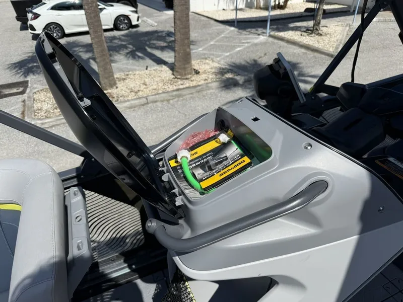 Slide: The Image of Sea-Doo Switch Cruise Limited 21 2025 - 13