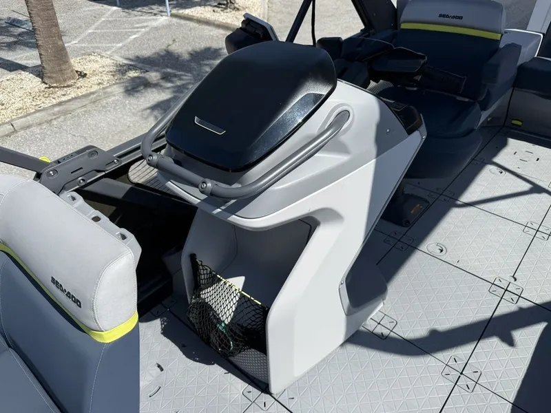 Slide: The Image of Sea-Doo Switch Cruise Limited 21 2025 - 14