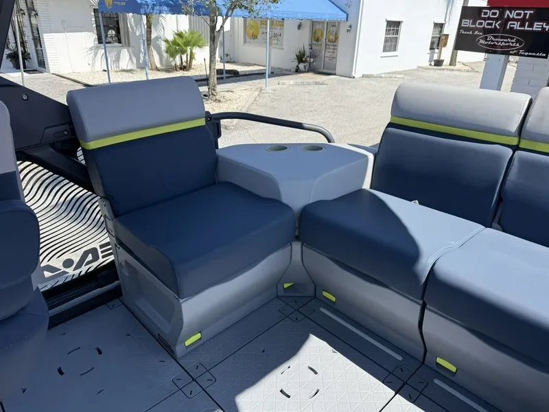 Slide: The Image of Sea-Doo Switch Cruise Limited 21 2025 - 15