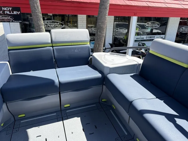 Slide: The Image of Sea-Doo Switch Cruise Limited 21 2025 - 16
