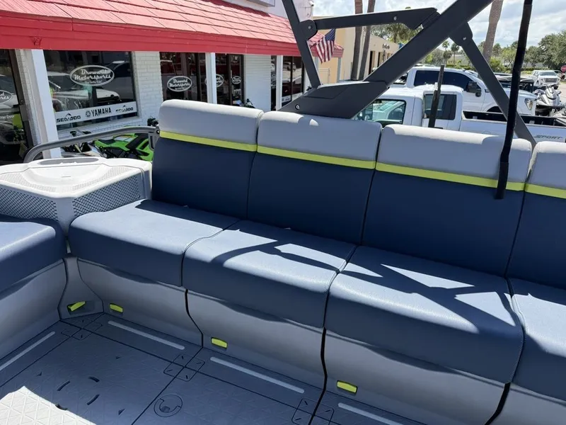 Slide: The Image of Sea-Doo Switch Cruise Limited 21 2025 - 17