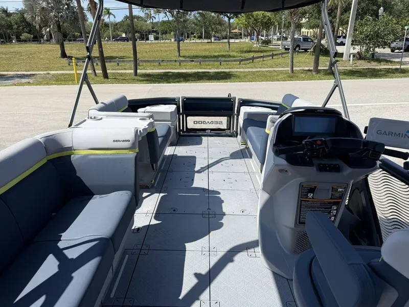 Slide: The Image of Sea-Doo Switch Cruise Limited 21 2025 - 9