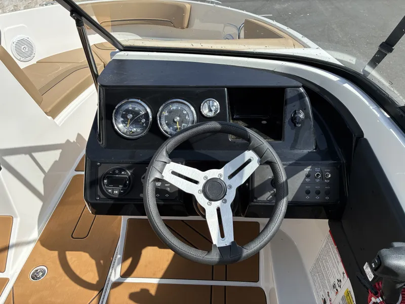 Slide: The Image of Dashboard of Bayliner V20 boat, model year 2026. - 12