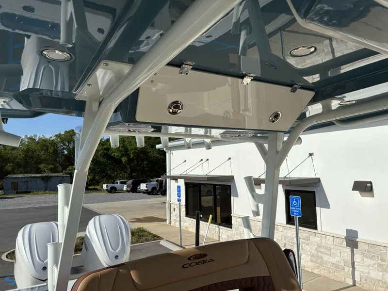 Slide: The Image of Cobia 305CC 2026 - 12