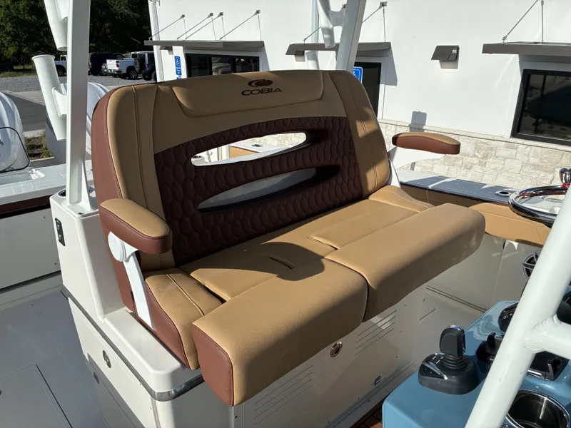 Slide: The Image of Cobia 305CC 2026 - 21