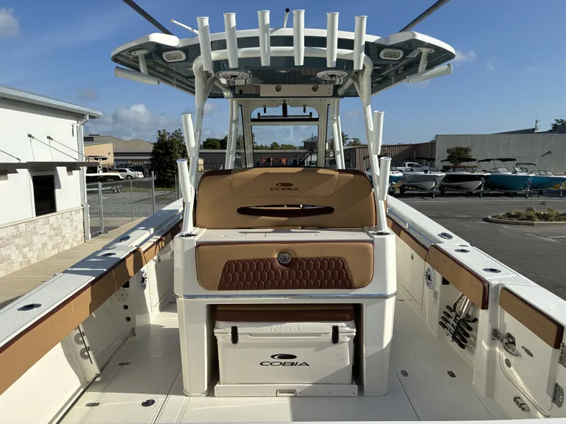 Slide: The Image of Cobia 305CC 2026 - 22