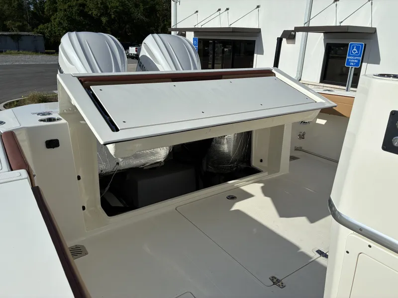 Slide: The Image of Cobia 305CC 2026 - 30