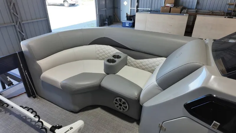 Slide: The Image of Manitou 23VP 2021 - 30