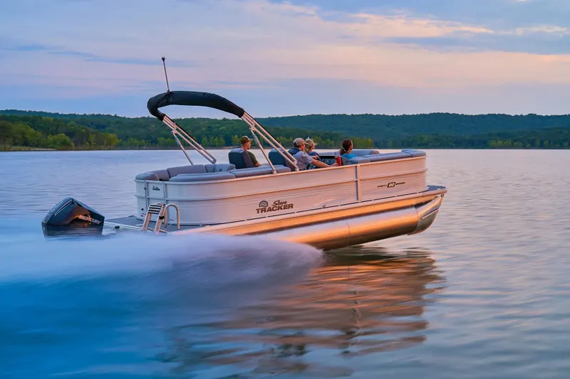 The Image of Sun Tracker Party Barge 22 XP3 2026 - 1