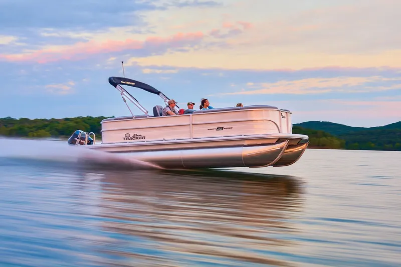 Slide: The Image of Sun Tracker Party Barge 22 XP3 2026 - 4