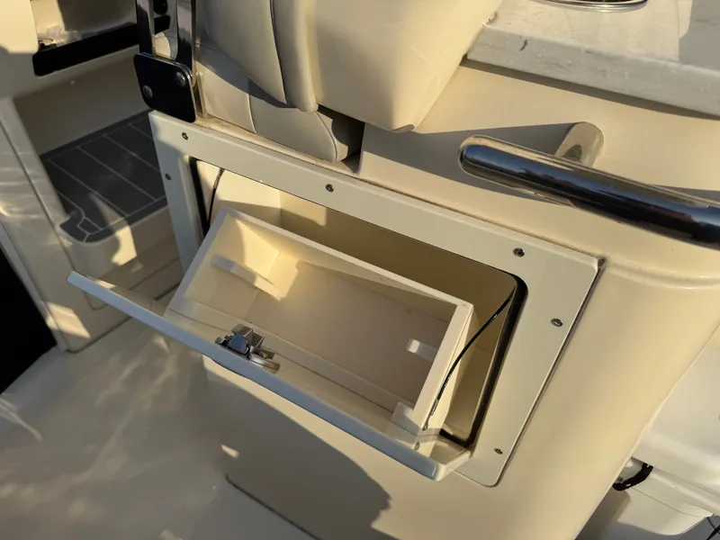 Slide: The Image of Scout 281 xss Carbon 2024 - 31