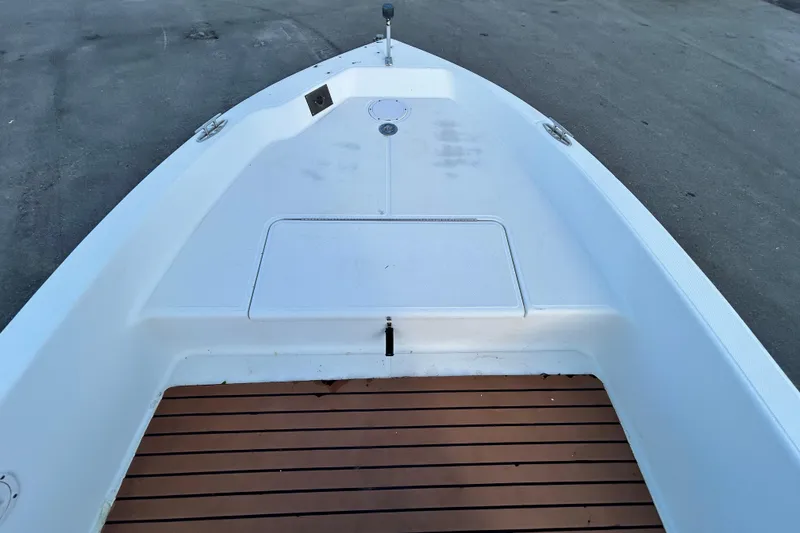 Slide: The Image of 1999 Hydra-Sports 2000 CC boat deck with white surface and wooden flooring. - 31