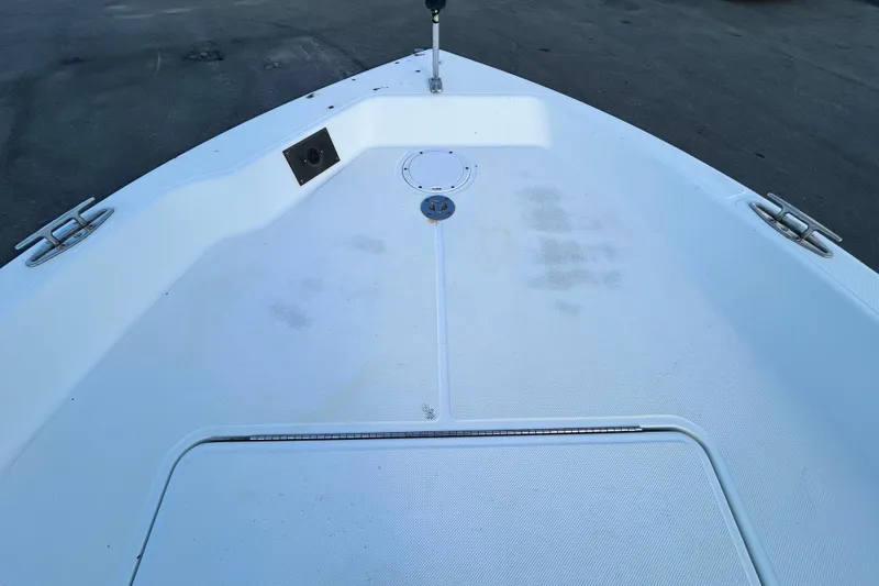 Slide: The Image of Bow of a 1999 Hydra-Sports 2000 CC boat, featuring a clean, spacious deck. - 33