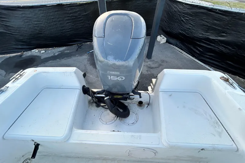 Slide: The Image of 1999 Hydra-Sports 2000 CC boat with Yamaha 150 outboard motor. - 47