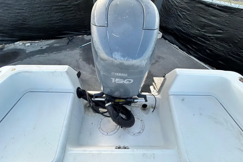 Slide: The Image of 1999 Hydra-Sports 2000 CC boat with Yamaha 150 outboard motor, rear view. - 52