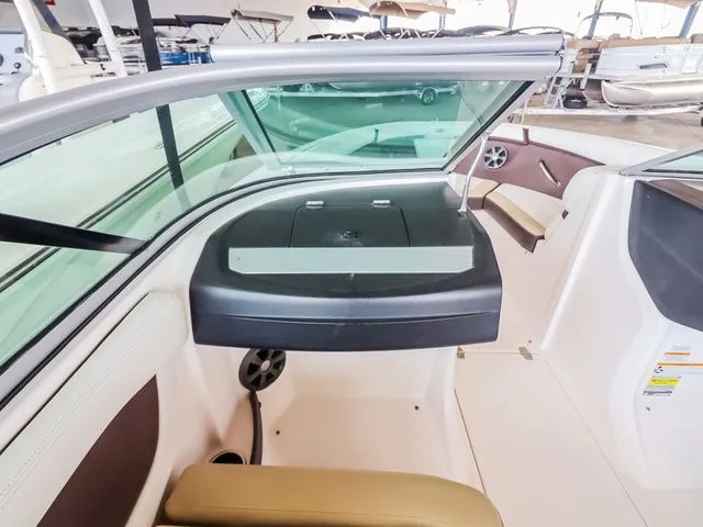 Slide: The Image of Regal 2000ES 2017 - 15