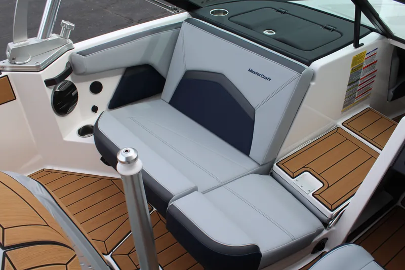 Slide: The Image of Interior of 2026 MasterCraft ProStar with stylish seating. - 14