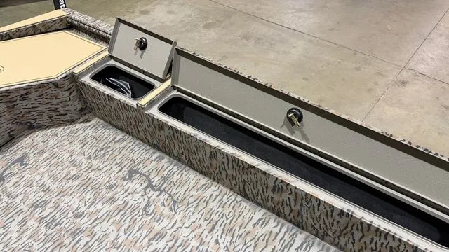 Slide: The Image of Xpress X18DB W/ Yamaha 90 SHO 2026 - 10