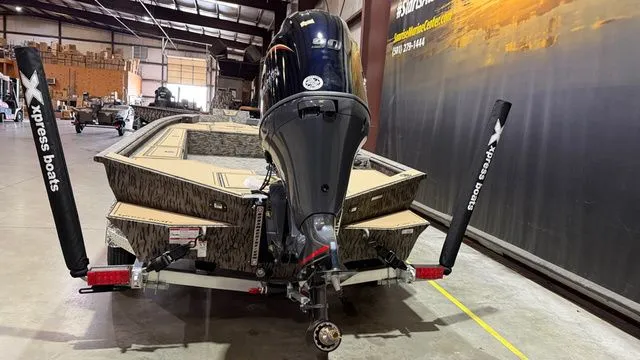 Slide: The Image of Xpress X18DB W/ Yamaha 90 SHO 2026 - 3