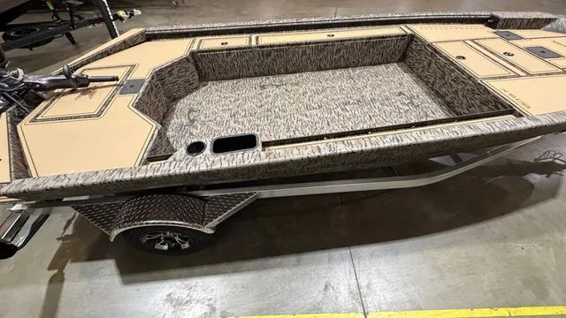 Slide: The Image of Xpress X18DB W/ Yamaha 90 SHO 2026 - 6