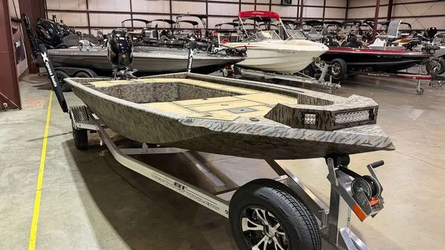 Slide: The Image of Xpress X18DB W/ Yamaha 90 SHO 2026 - 7