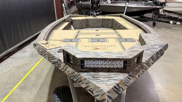 Slide: The Image of Xpress X18DB W/ Yamaha 90 SHO 2026 - 9