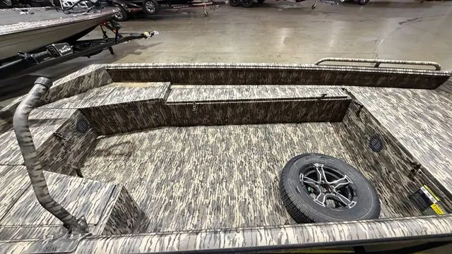 Slide: The Image of Havoc 1753 MSTC W/ Gator Tail 40XD 2024 - 4