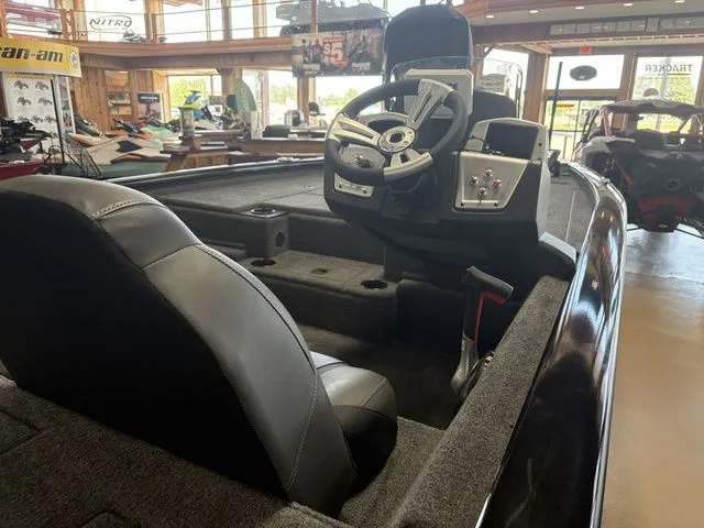 Slide: The Image of Tracker Pro Team 195 TXW 2026 - 25