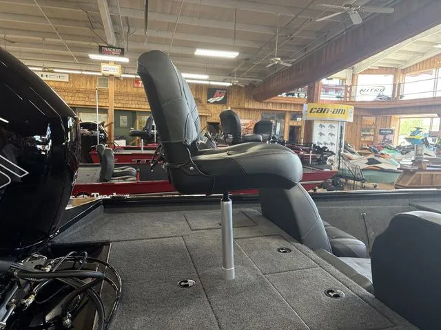 Slide: The Image of Tracker Pro Team 195 TXW 2026 - 26