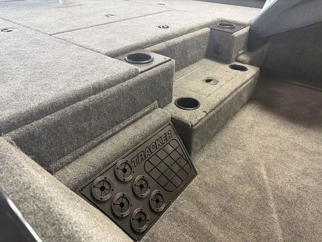 Slide: The Image of Tracker Pro Team 195 TXW 2026 - 33