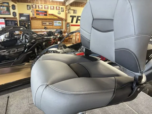 Slide: The Image of Tracker Pro Team 195 TXW 2026 - 35