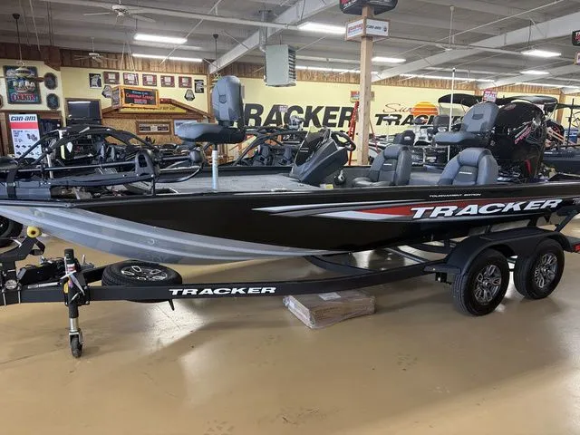 Slide: The Image of Tracker Pro Team 195 TXW 2026 - 39