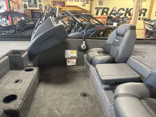 Slide: The Image of Tracker Pro Team 195 TXW 2026 - 8