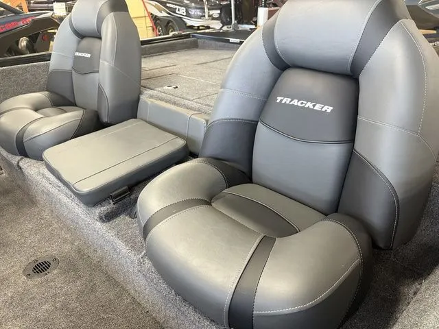 Slide: The Image of Tracker Pro Team 195 TXW 2026 - 9