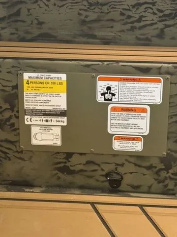 Slide: The Image of Grizzly G1650T DB 2026 boat capacity label, maximum capacity 4 persons or 550 lbs. - 10