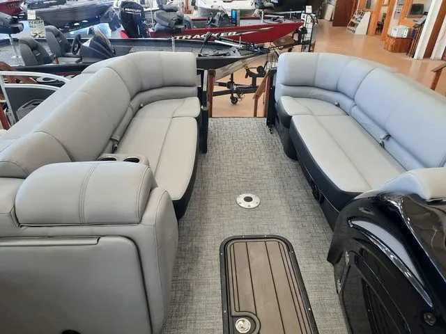 Slide: The Image of Regency 230 DL3 2026 - 14