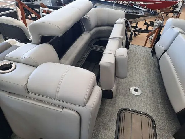 Slide: The Image of Regency 230 DL3 2026 - 16