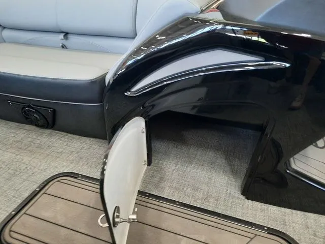 Slide: The Image of Regency 230 DL3 2026 - 19