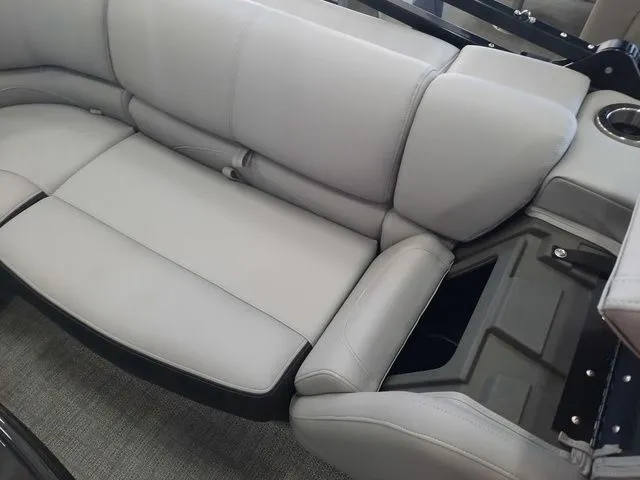 Slide: The Image of Regency 230 DL3 2026 - 22