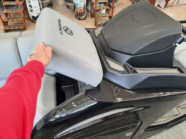 Slide: The Image of Regency 230 DL3 2026 - 32