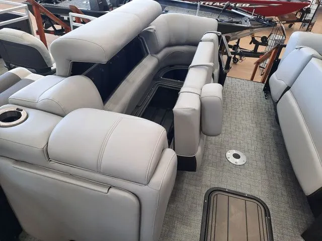 Slide: The Image of Regency 230 DL3 2026 - 33