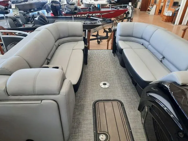 Slide: The Image of Regency 230 DL3 2026 - 35