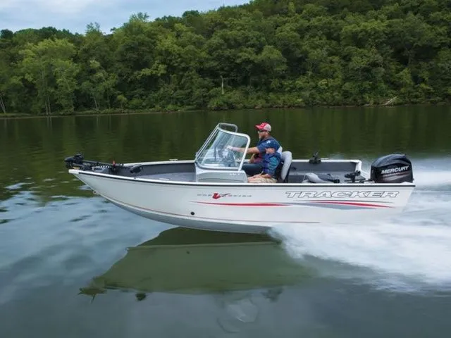 The Image of Tracker Pro Guide V-16 WT 2018 - 1