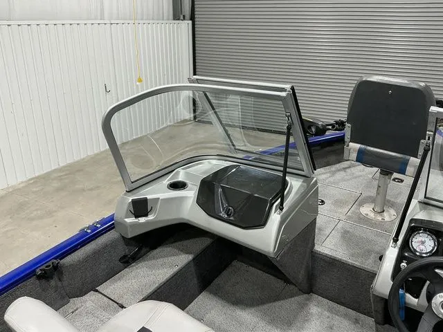 Slide: The Image of Tracker Pro Guide V-16 WT 2018 - 10