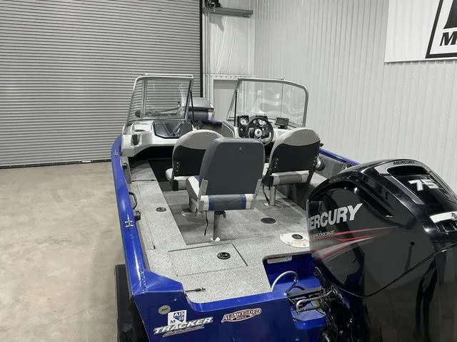 Slide: The Image of Tracker Pro Guide V-16 WT 2018 - 12