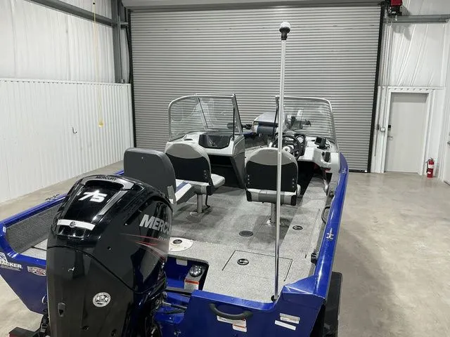 Slide: The Image of Tracker Pro Guide V-16 WT 2018 - 13