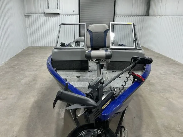 Slide: The Image of Tracker Pro Guide V-16 WT 2018 - 18