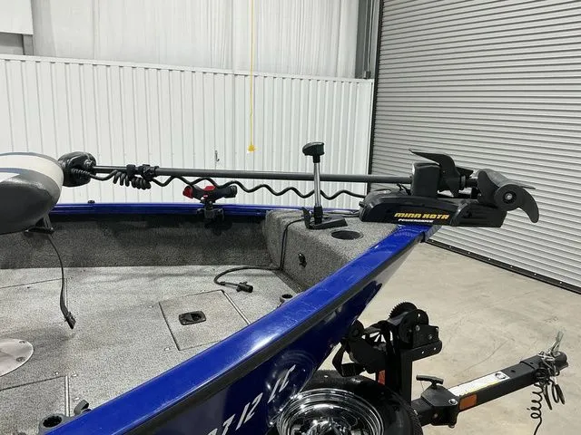 Slide: The Image of Tracker Pro Guide V-16 WT 2018 - 19